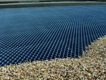 Plaque stabilisatrice pour gravier